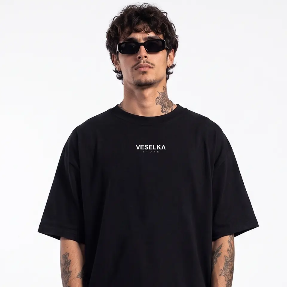 Camiseta Oversized One Good Girl — outra vista