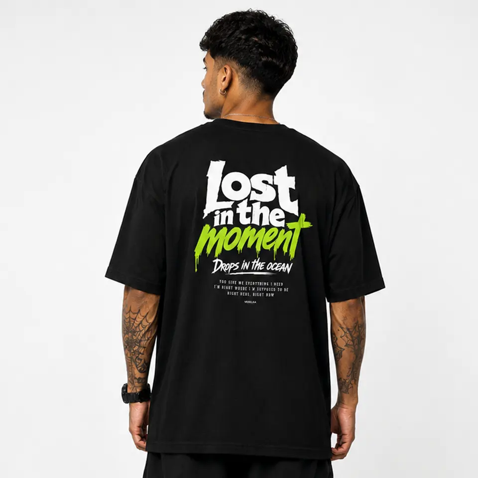 Camiseta Oversized Lost In The Moment — foto principal