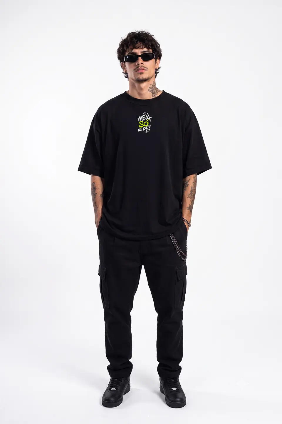 Camiseta Oversized Meia só no pé — look completo, frente